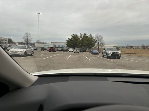 Used 2025 Toyota Camry LE image 33