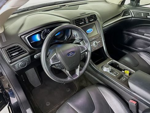 Used 2019 Ford Fusion Titanium FWD image 2