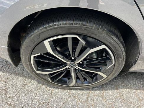 Used 2024 Nissan Altima 2.5 SR w/ SR Premium Package AWD/4WD image 14
