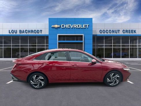 Used 2025 Hyundai Elantra SEL FWD image 9