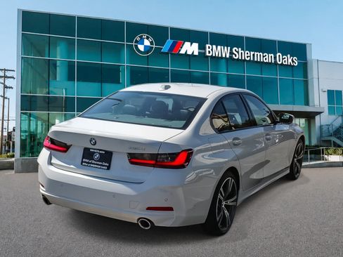 Used 2023 BMW 330i Sedan w/ Parking Assistance Package RWD image 4