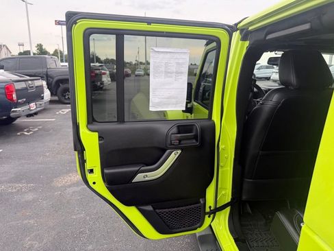 Used 2017 Jeep Wrangler Unlimited Sahara w/ Dual Top Group AWD/4WD image 37