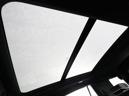 Used 2025 GMC Yukon AT4 Ultimate image 32