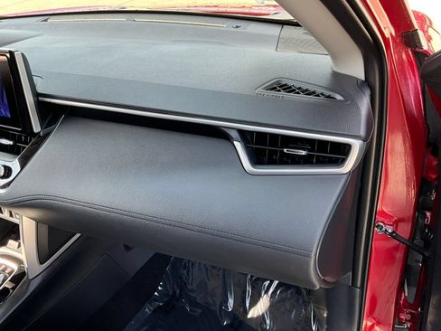 Used 2024 Toyota Corolla Cross XLE FWD image 16