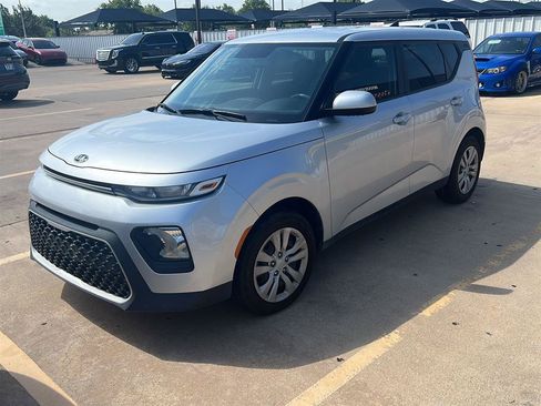 Used 2020 Kia Soul LX FWD image 2