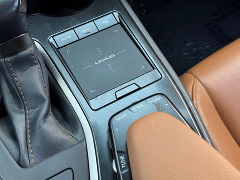 Used 2021 Lexus UX 200 image 28