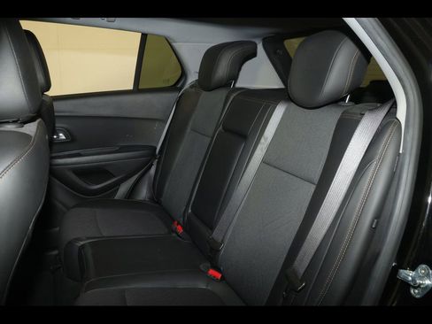 Used 2022 Chevrolet Trax LT w/ Driver Confidence Package image 28