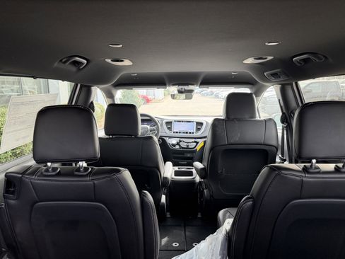 New 2026 Chrysler Voyager LX image 12