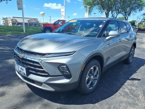 Used 2025 Chevrolet Blazer LT AWD/4WD image 3