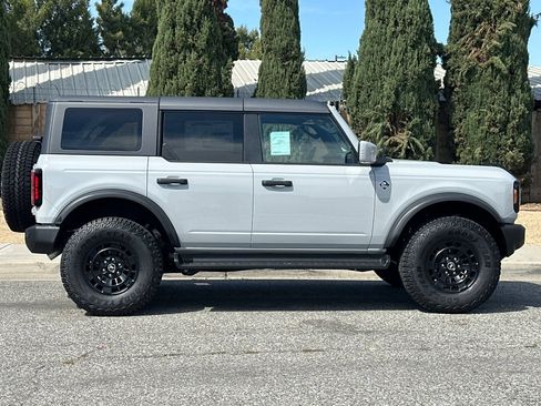 New 2026 Ford Bronco Outer Banks w/ Sasquatch Package AWD/4WD image 3