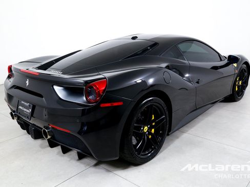 Used 2018 Ferrari 488 GTB RWD image 8