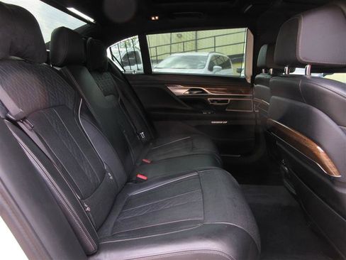 Used 2018 BMW 750i xDrive image 31