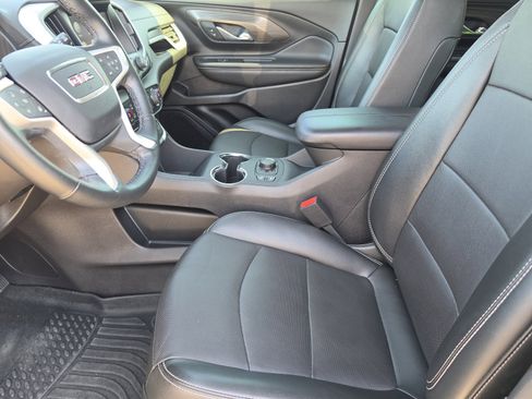 Used 2024 GMC Terrain SLT FWD image 11