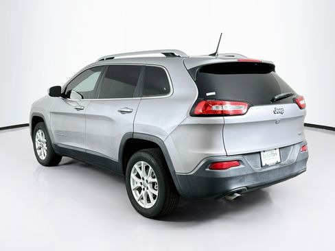 Used 2018 Jeep Cherokee Latitude w/ Cold Weather Group FWD image 5