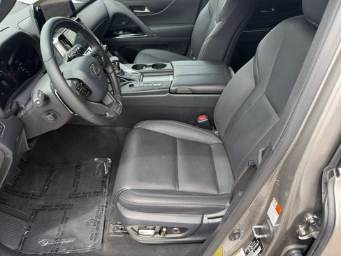 Used 2024 Lexus LX 600 4WD w/ Luxury Package image 10