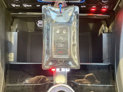 Used 2025 Jeep Grand Cherokee Limited w/ Luxury Tech Group II image 42