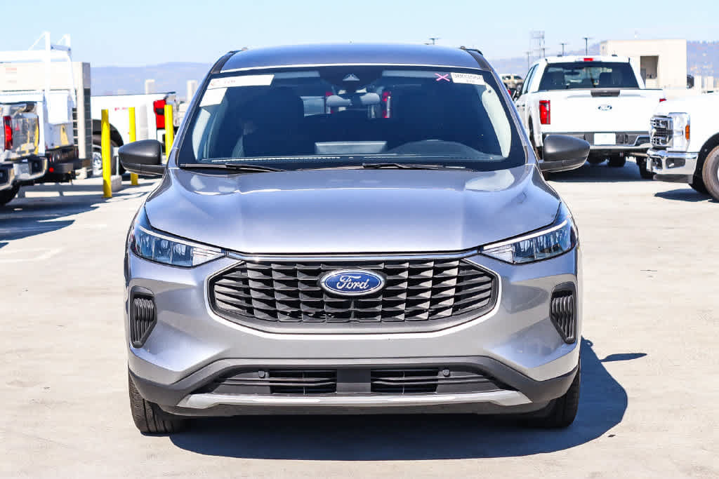 Used 2023 Ford Escape Active w/ Tech Pack #1 FWD image 2