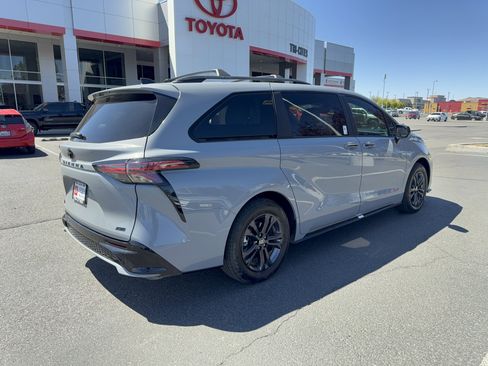 Used 2026 Toyota Sienna XSE AWD/4WD image 44