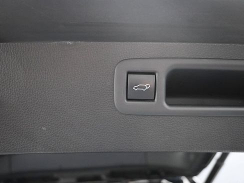Used 2020 Toyota Highlander XLE AWD/4WD image 14