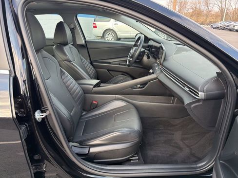 Used 2023 Hyundai Elantra Limited image 25