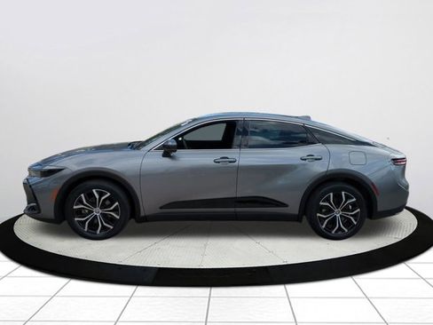 Used 2023 Toyota Crown Limited image 6