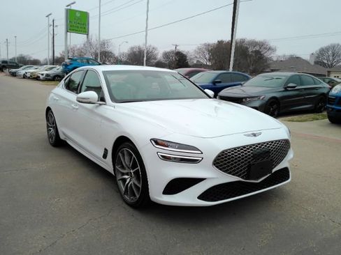 Used 2024 Genesis G70 2.5T image 4