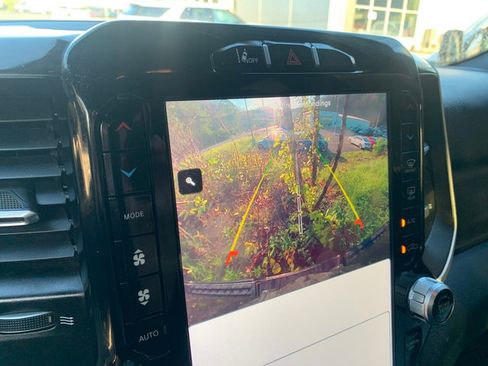 Used 2022 RAM 1500 Big Horn AWD/4WD image 35