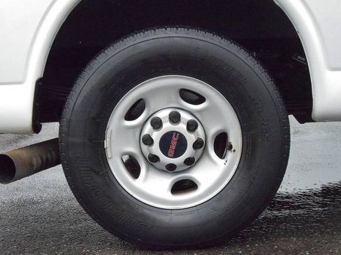 Used 2019 GMC Savana 2500 image 36