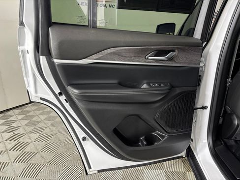 Used 2024 Jeep Grand Cherokee Limited RWD image 24