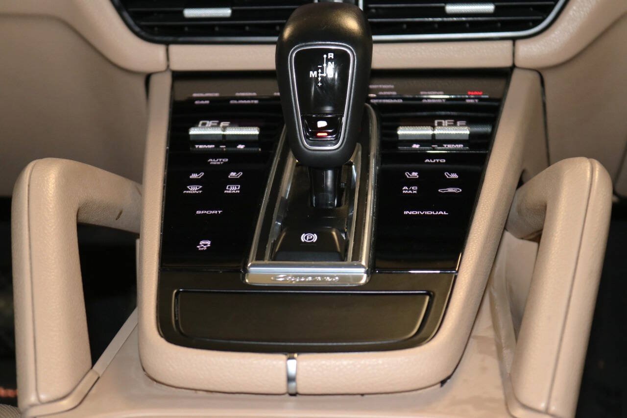 Used 2020 Porsche Cayenne Turbo AWD/4WD image 41