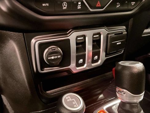 Used 2020 Jeep Wrangler Sport AWD/4WD image 30