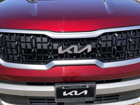 Certified 2024 Kia Telluride EX w/ EX Captain's Chair Package FWD image 31