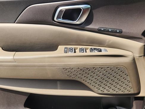 Used 2025 Kia Carnival EX FWD image 20