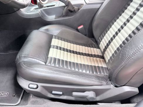 Used 2010 Ford Mustang Shelby GT500 RWD image 30
