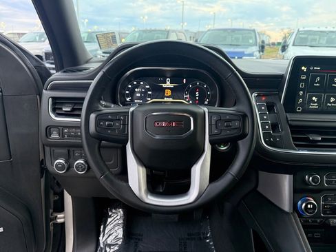 Used 2023 GMC Yukon XL SLT image 13