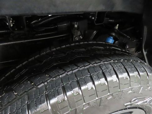 Used 2024 Toyota Tundra Limited w/ TRD Off-Road Package AWD/4WD image 38