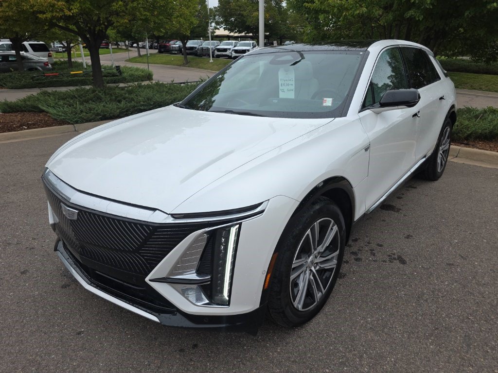 Used 2024 Cadillac Lyriq Luxury AWD/4WD image 11
