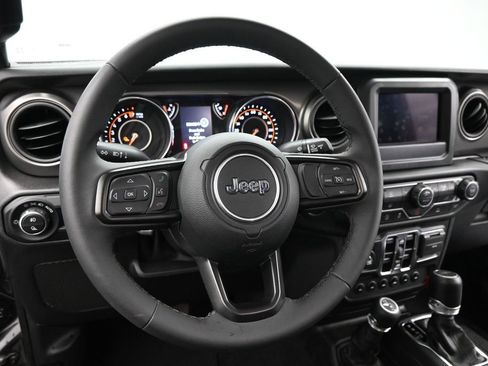Used 2023 Jeep Gladiator Sport AWD/4WD image 10