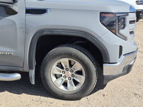 Used 2024 GMC Sierra 1500 SLE w/ Preferred Package image 5
