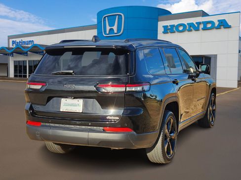 Used 2023 Jeep Grand Cherokee L Laredo image 4