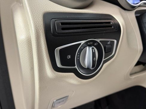 Used 2019 Mercedes-Benz GLC 300 4MATIC image 27