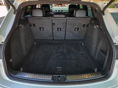 Used 2017 Porsche Macan Base AWD 4dr SUV image 18