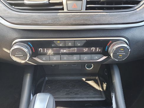 New 2025 Nissan Altima 2.5 SL FWD image 27