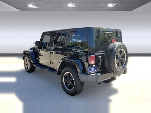 Used 2012 Jeep Wrangler Unlimited Sahara AWD/4WD image 6