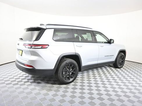 Used 2024 Jeep Grand Cherokee L Laredo image 6