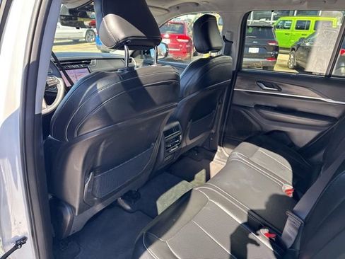 Certified 2023 Jeep Grand Cherokee Limited w/ Luxury Tech Group II image 21