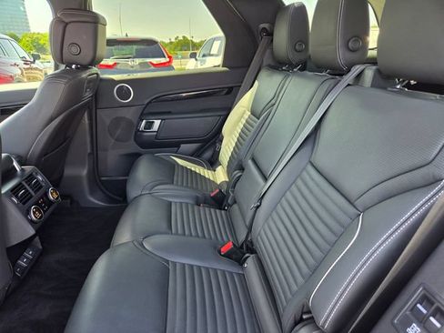 Used 2023 Land Rover Discovery Metropolitan Edition AWD/4WD image 14