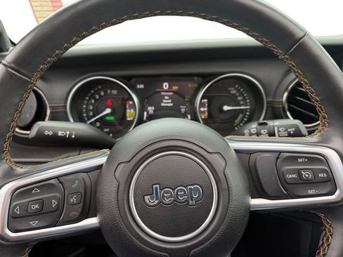 Used 2023 Jeep Wrangler Unlimited Sahara AWD/4WD image 19