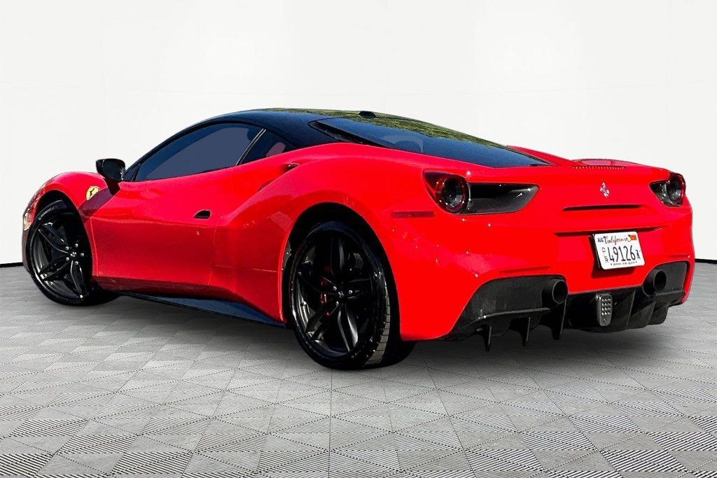 Used 2018 Ferrari 488 GTB RWD image 4