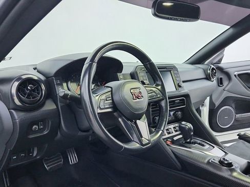 Used 2021 Nissan GT-R Premium image 17